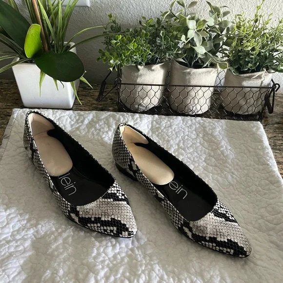 Calvin Klein shoes size #6 black and white - Picture 4 of 6